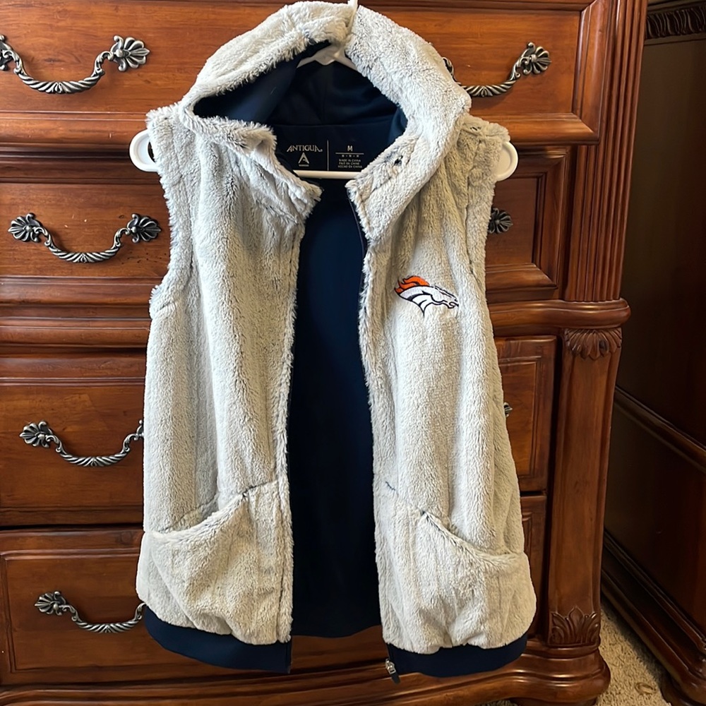 Super soft Antigua Denver Broncos vest. Woman’s. Medium. Bronco horse stitch on.